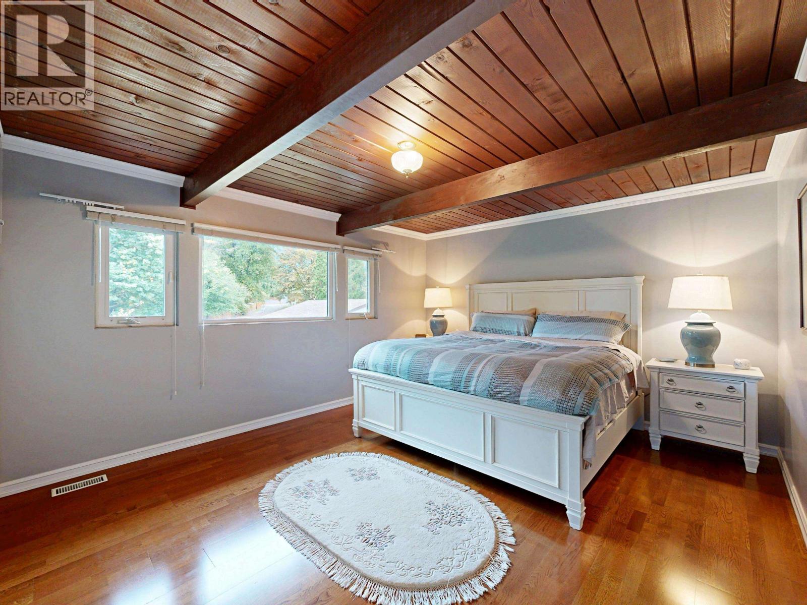 901 DUNDONALD DRIVE, Port Moody