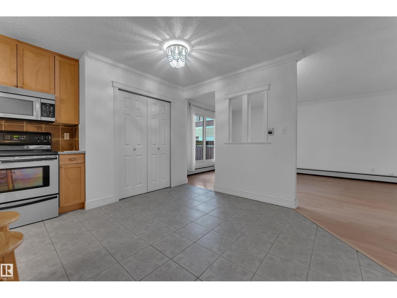 #304 10165 113 St NW, Wîhkwêntôwin — photo 12 of 26