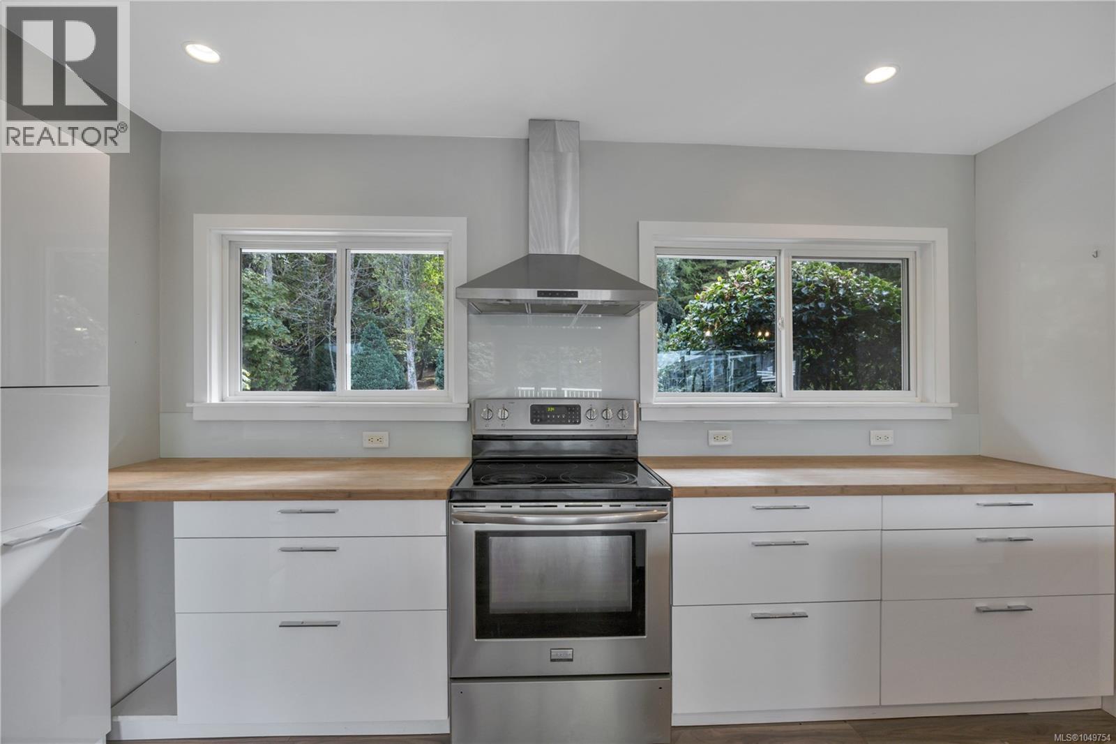 5620 Hammond Bay Rd, Nanaimo