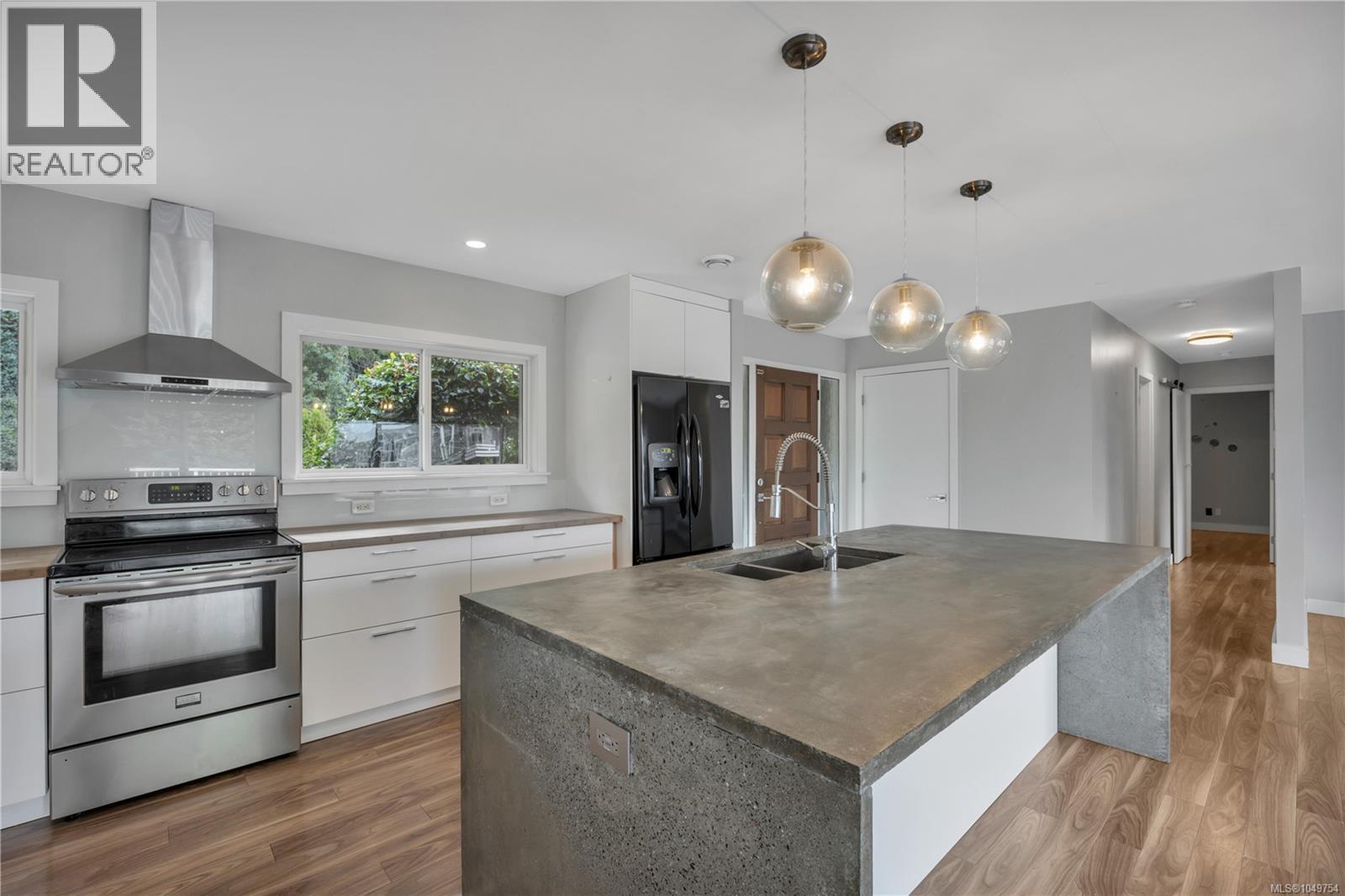 5620 Hammond Bay Rd, Nanaimo