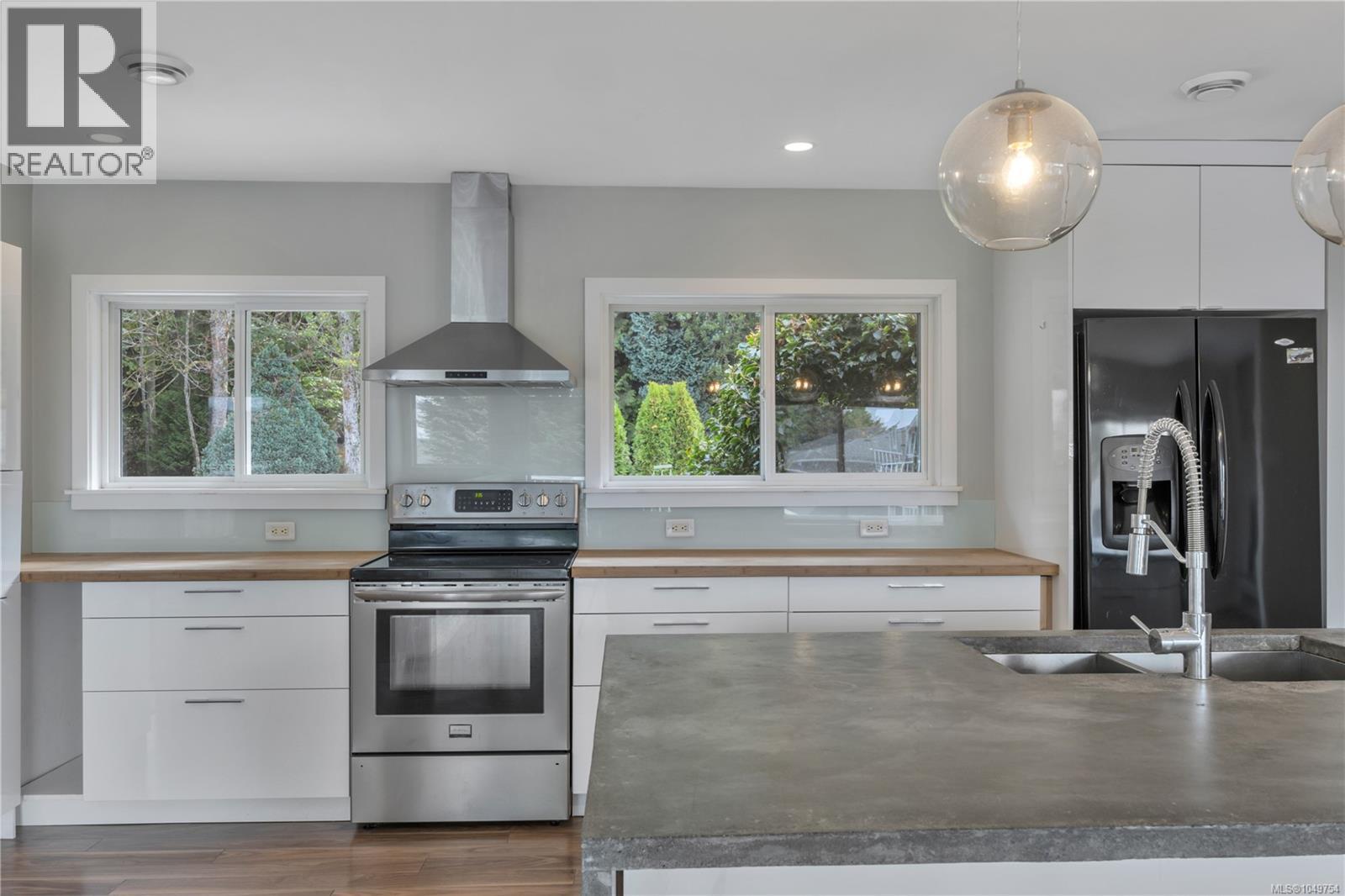 5620 Hammond Bay Rd, Nanaimo