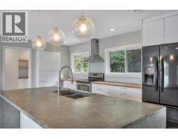 Kitchen - 5620 Hammond Bay Rd, Nanaimo, BC V9T5N2 Photo 18