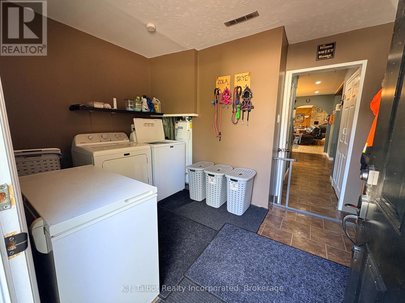 24 MACLELLAN DRIVE, Huron East (Tuckersmith) — photo 2