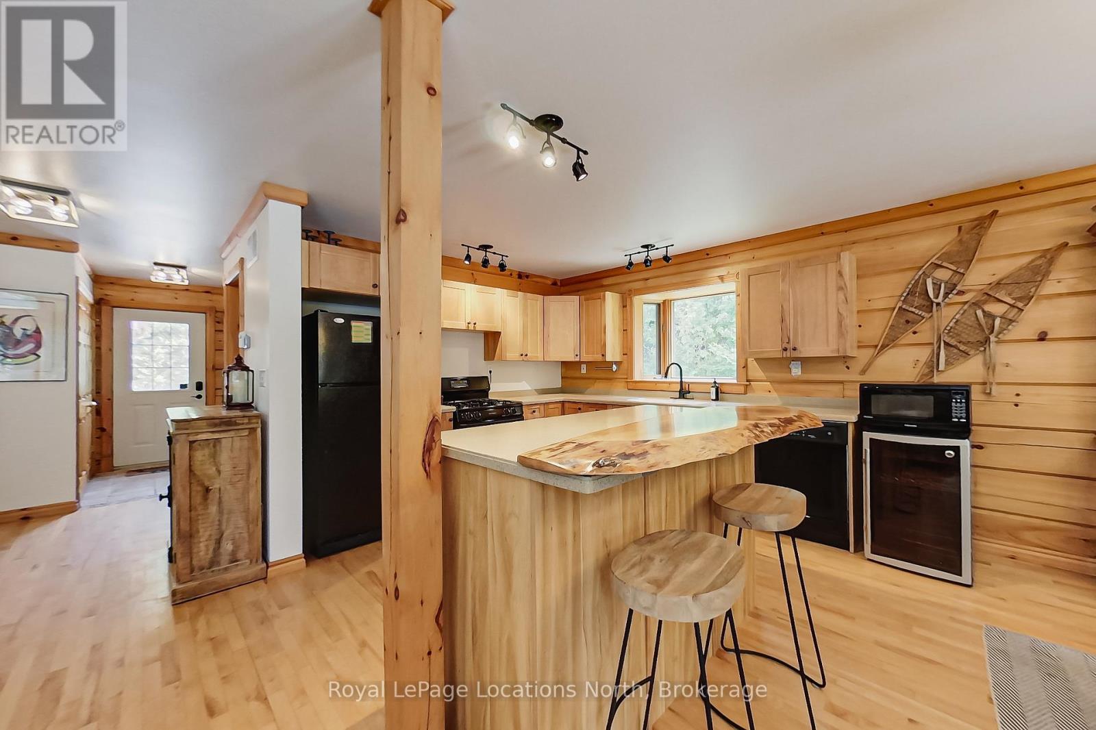 208554 26 HIGHWAY - 17