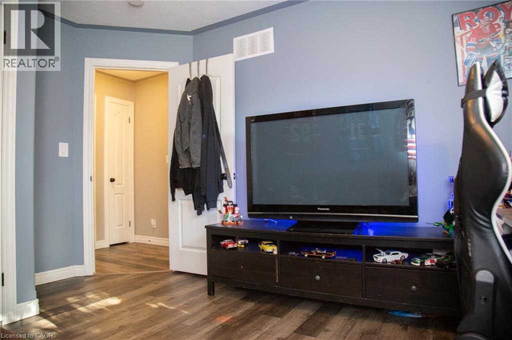 104 MACNEIL Court - Image 43