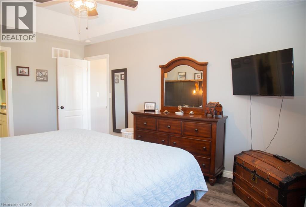 104 MACNEIL Court - Image 34
