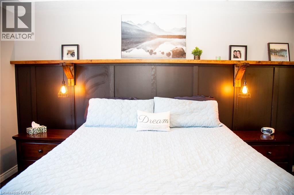 104 MACNEIL Court - Image 32