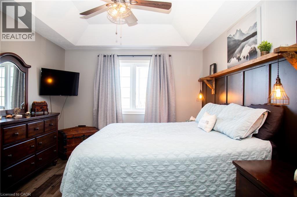 104 MACNEIL Court - Image 33