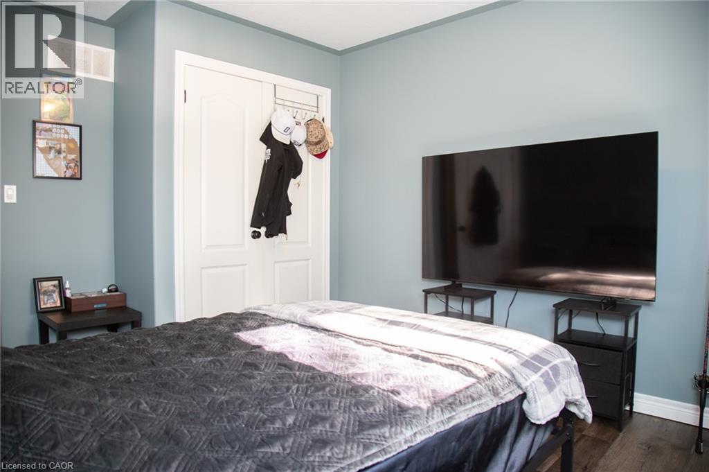104 MACNEIL Court - Image 40