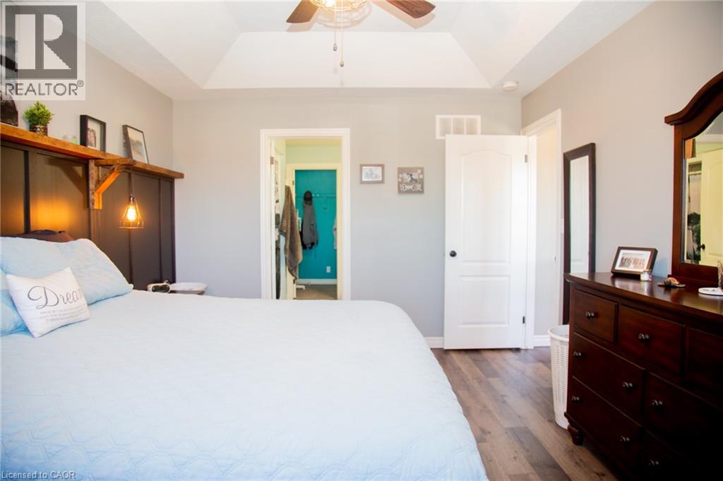 104 MACNEIL Court - Image 35
