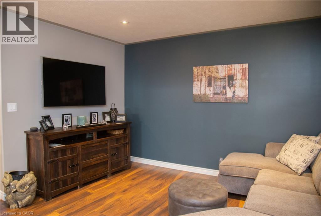 104 MACNEIL Court - Image 28