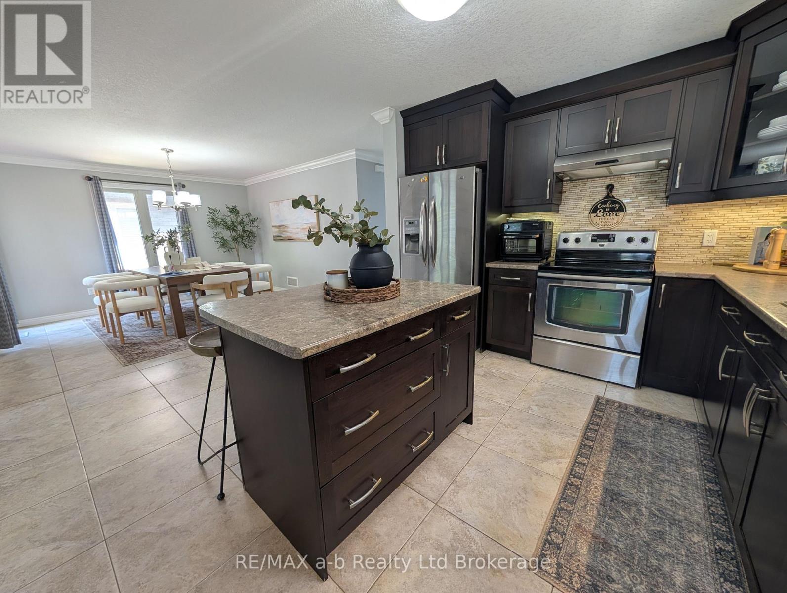 712 BLACKACRES BOULEVARD, London North (North E) — photo 7