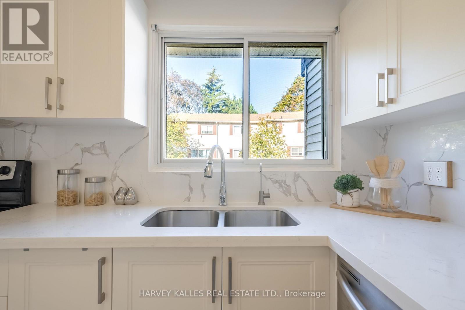 102 Jenny Wren Way, Toronto, ON photo 24