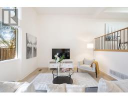 Living room - 102 Jenny Wren Way, Toronto, ON M2H2Z2 Photo 7