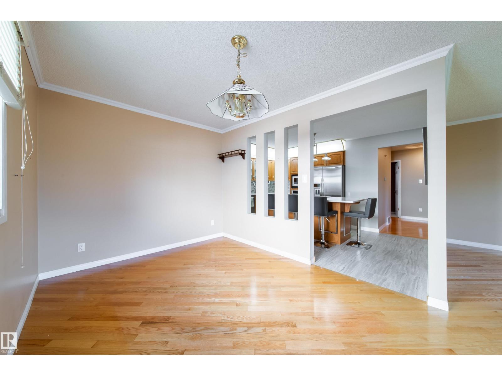 10438 32A AV NW - Image 10