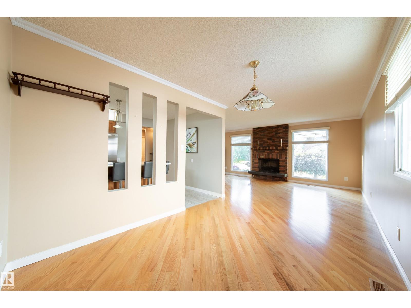 10438 32A AV NW - Image 11