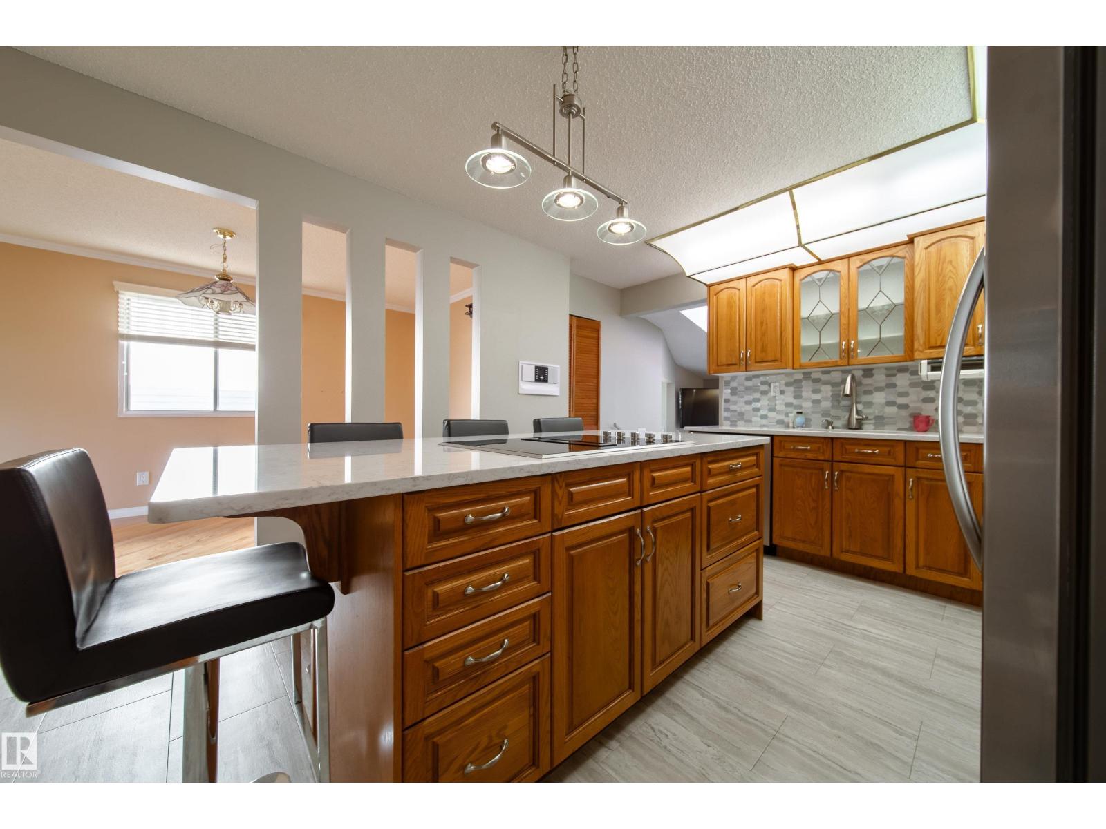 10438 32A AV NW - 18
