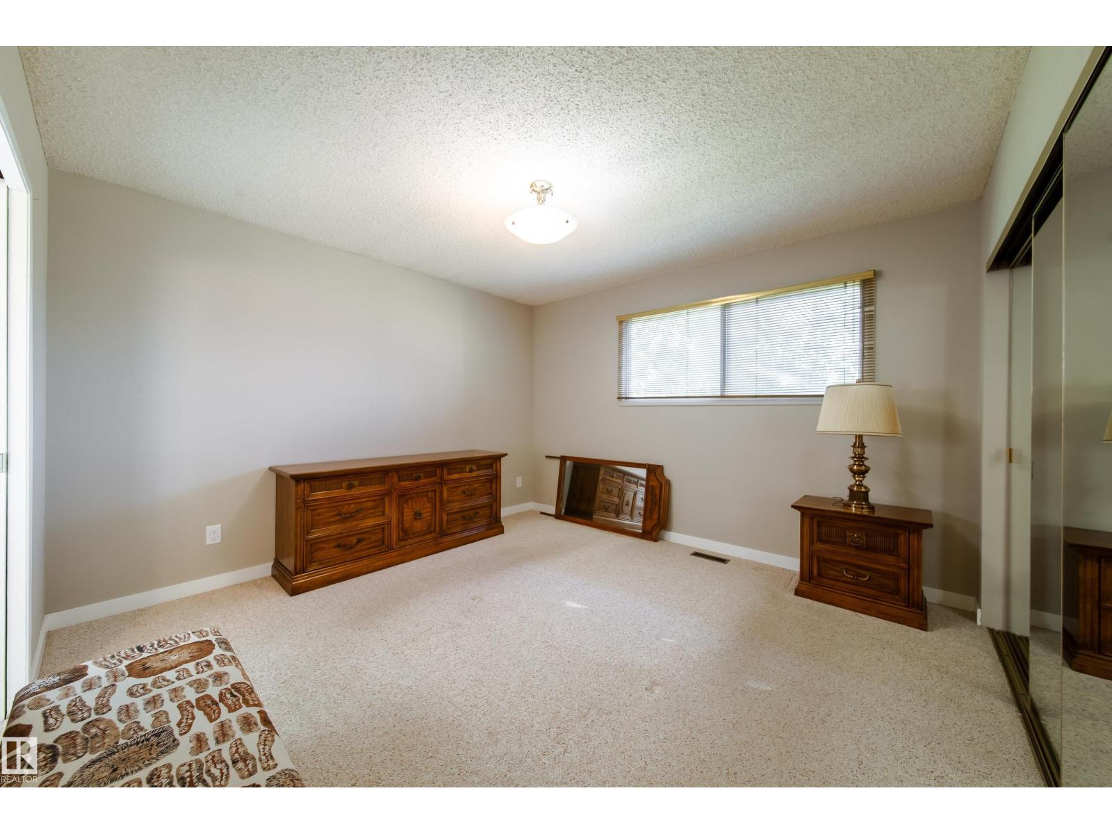 10438 32A AV NW - 22