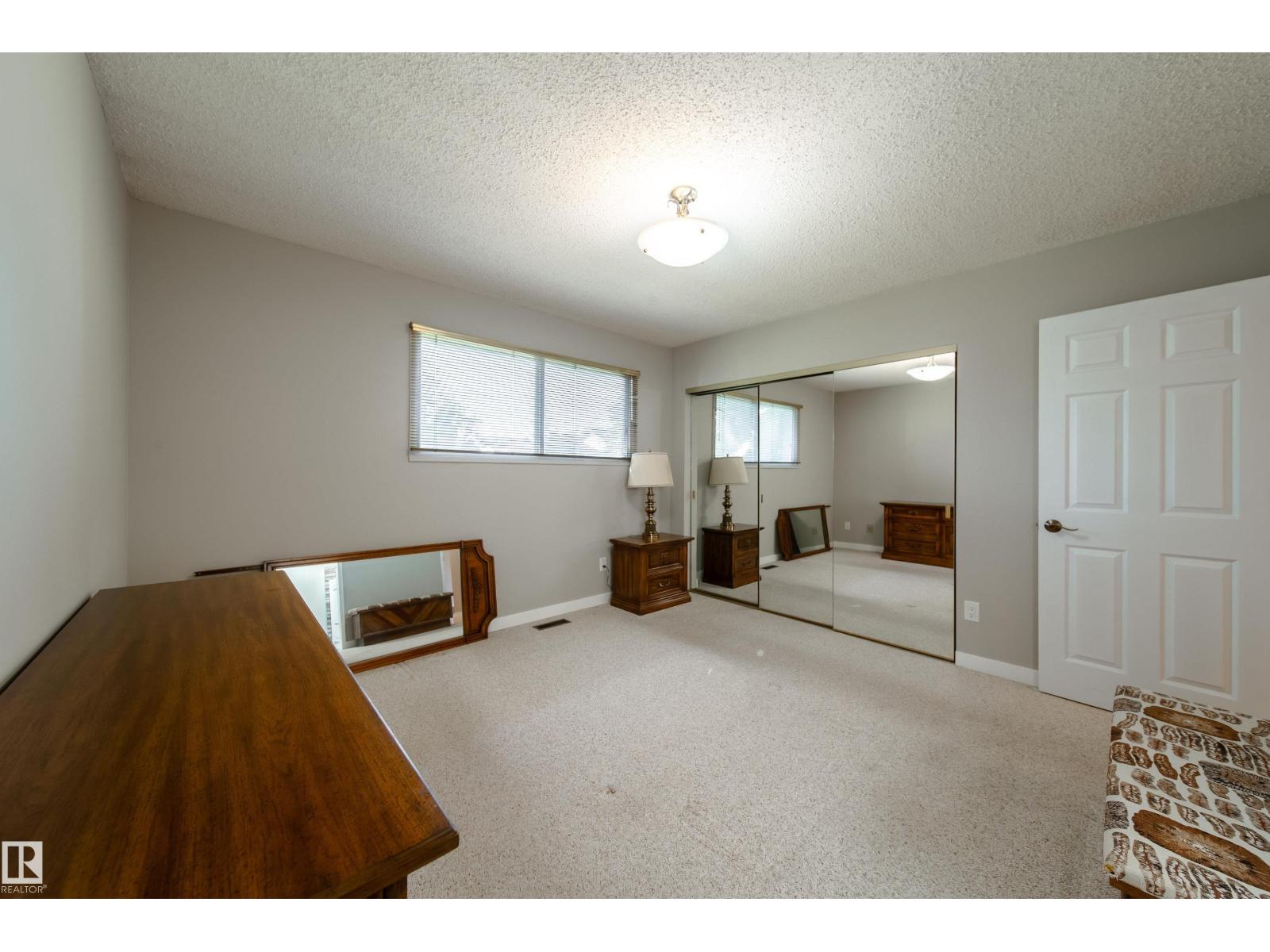 10438 32A AV NW - 24