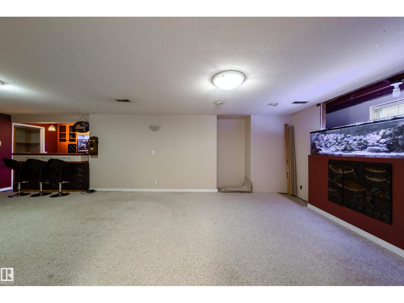 10438 32A AV NW - 33
