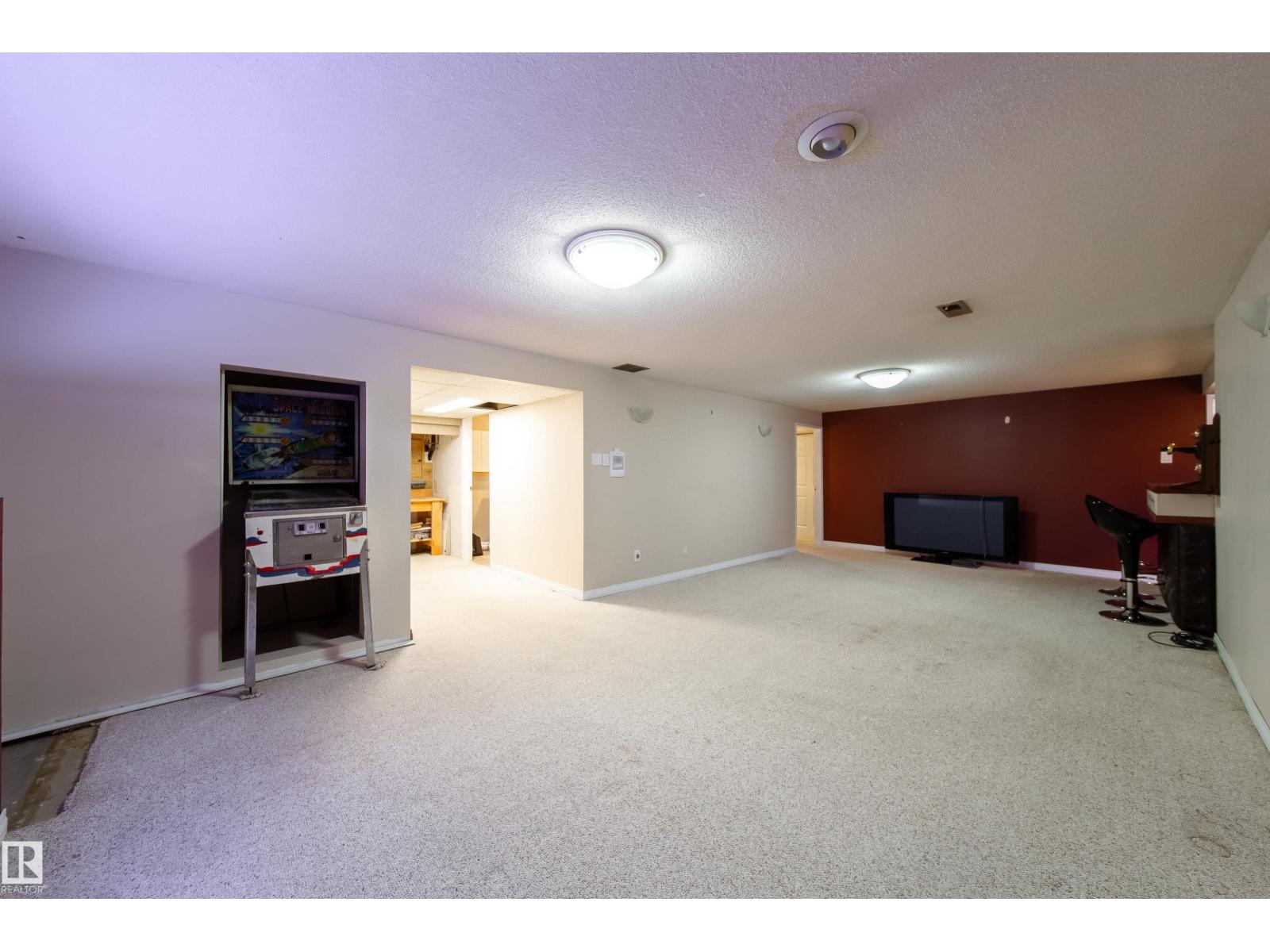 10438 32A AV NW - 35
