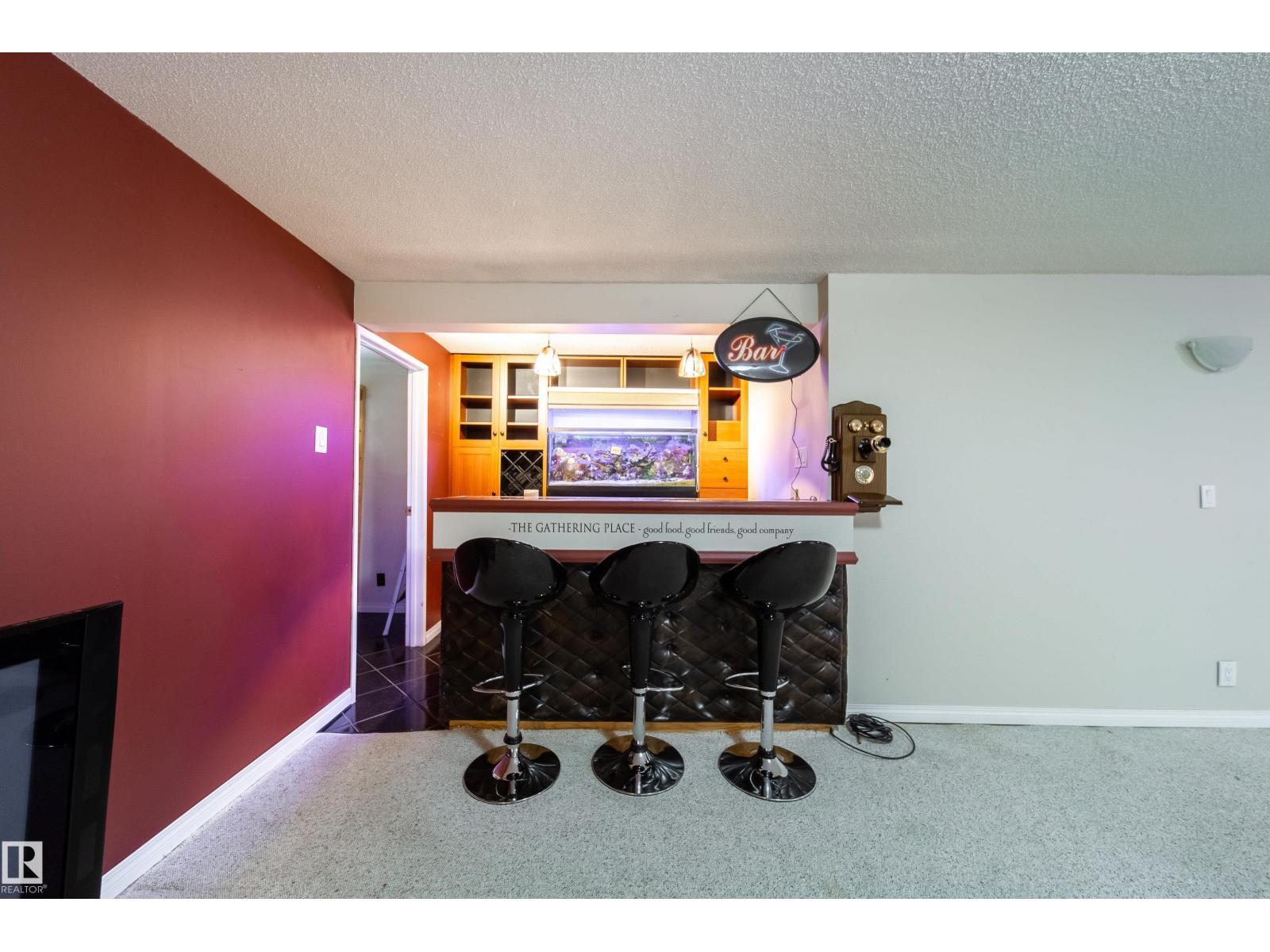 10438 32A AV NW - 37