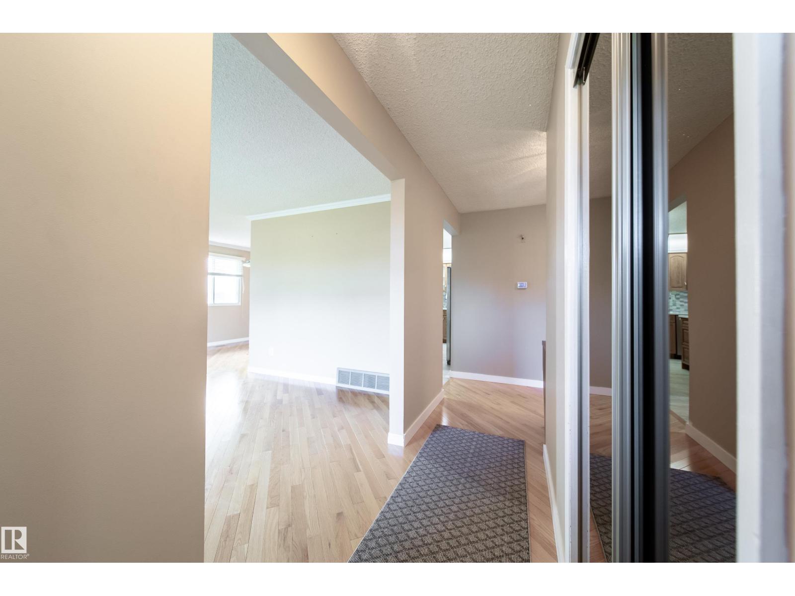 10438 32A AV NW - 4