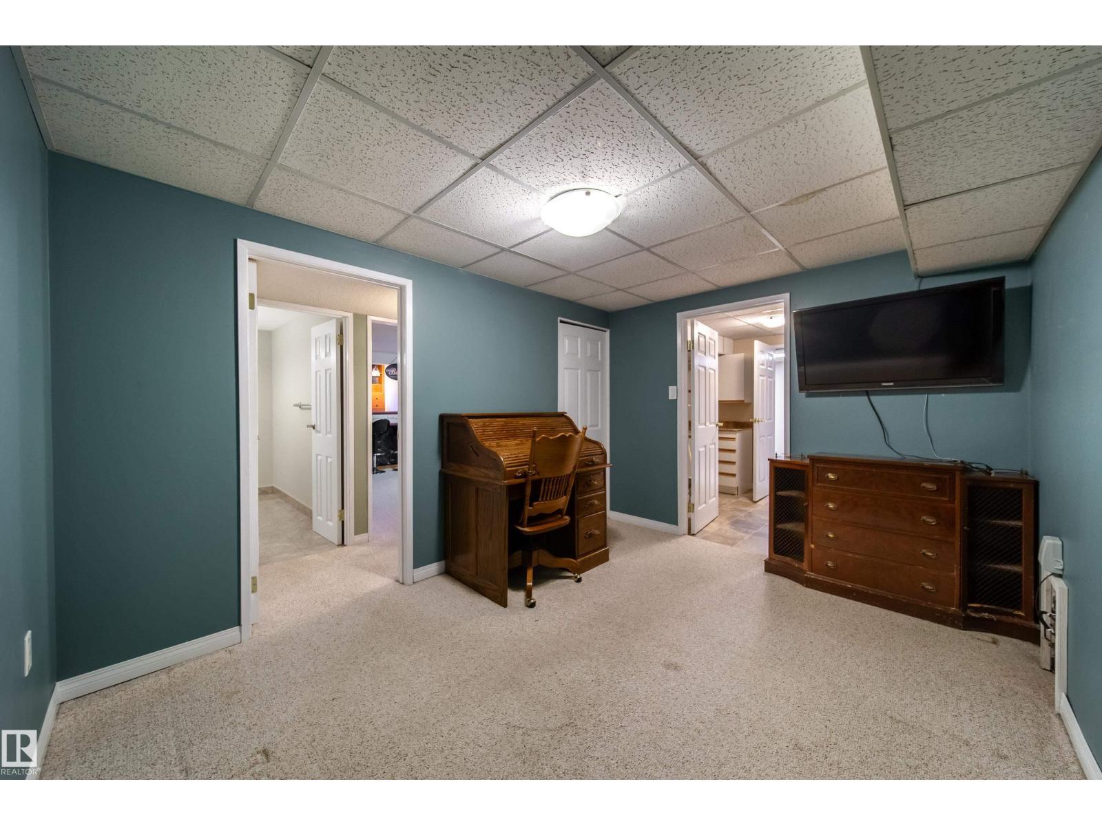 10438 32A AV NW - 40