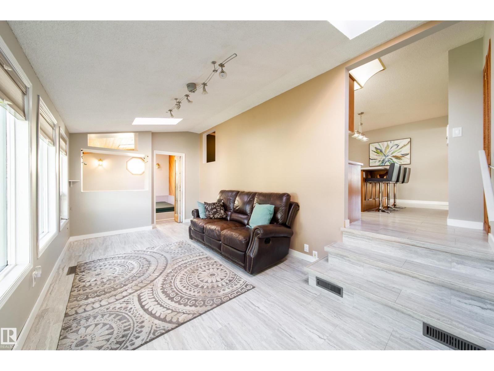 10438 32A AV NW - Image 44