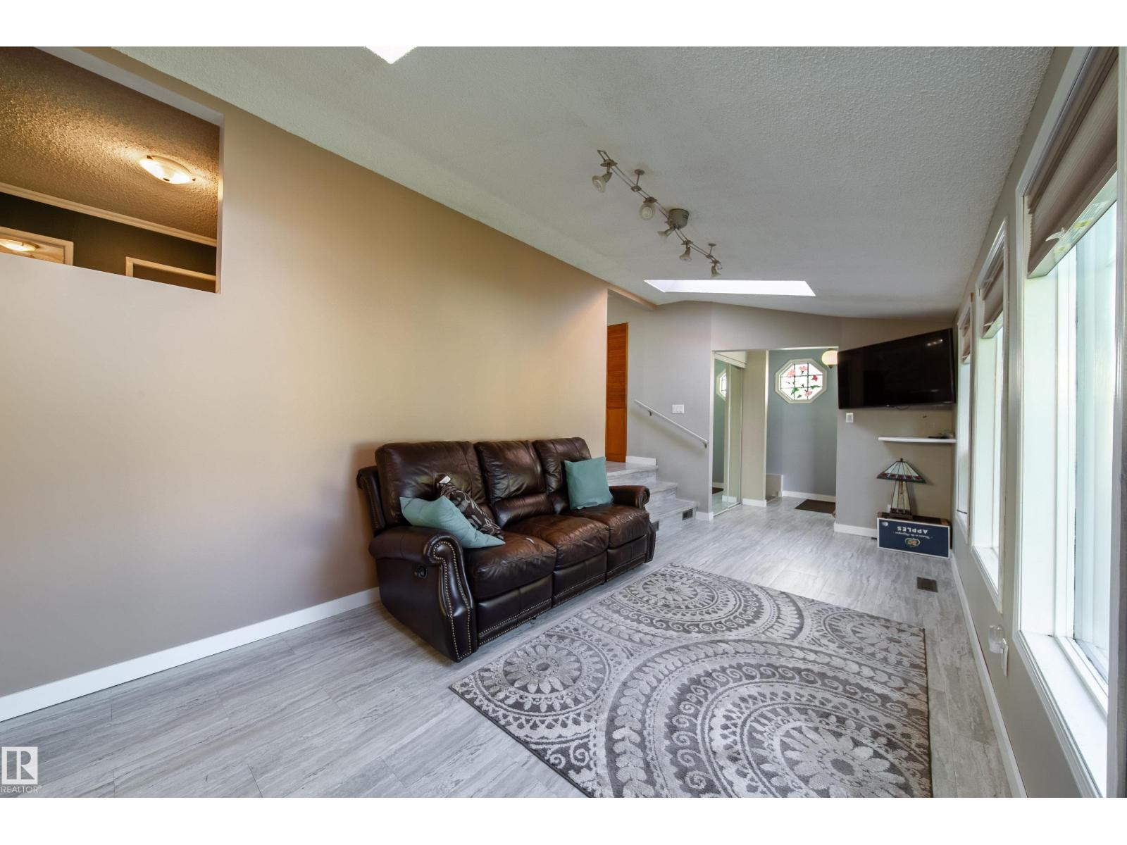 10438 32A AV NW - Image 46