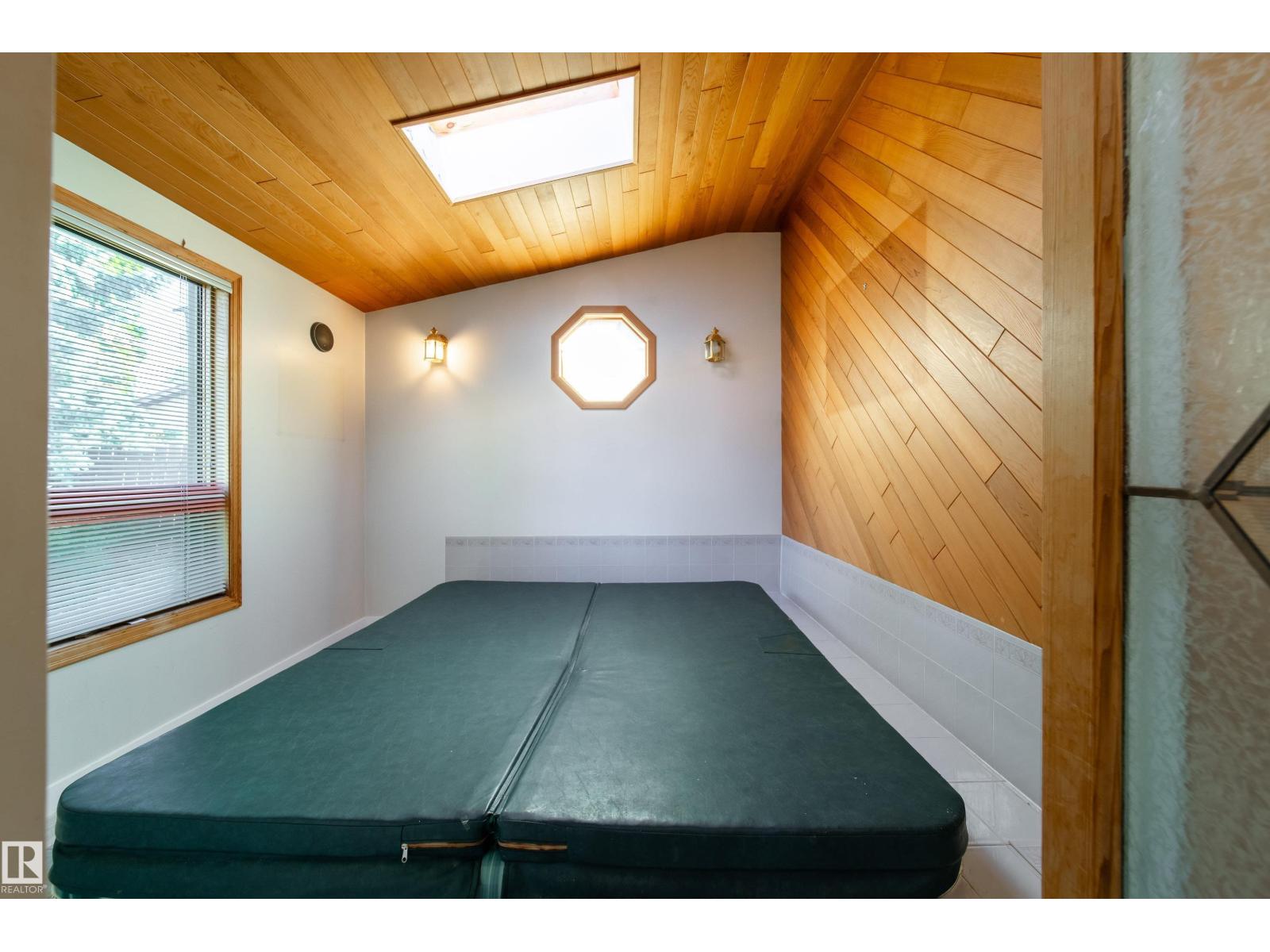 10438 32A AV NW - 47