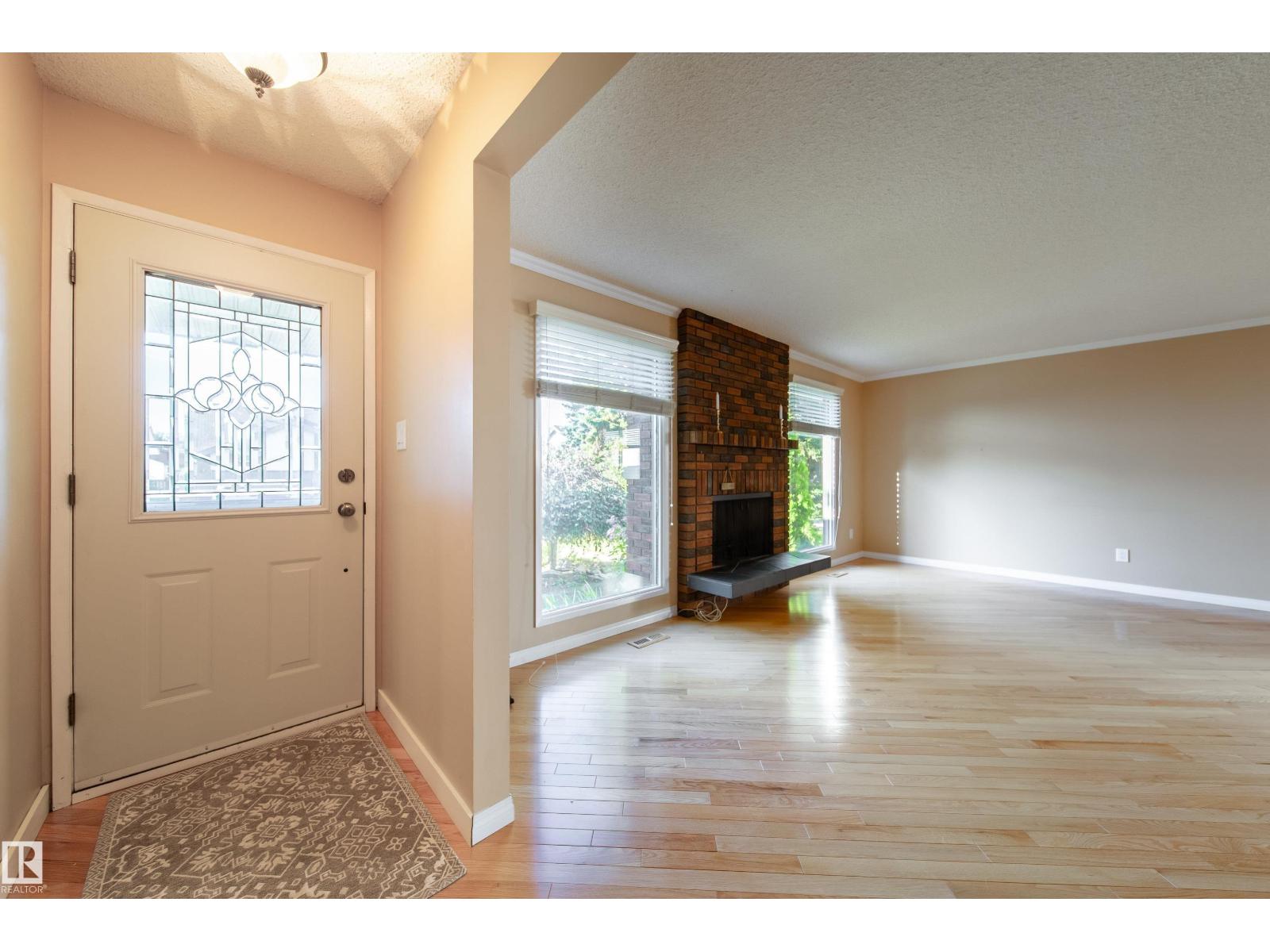 10438 32A AV NW - Image 5