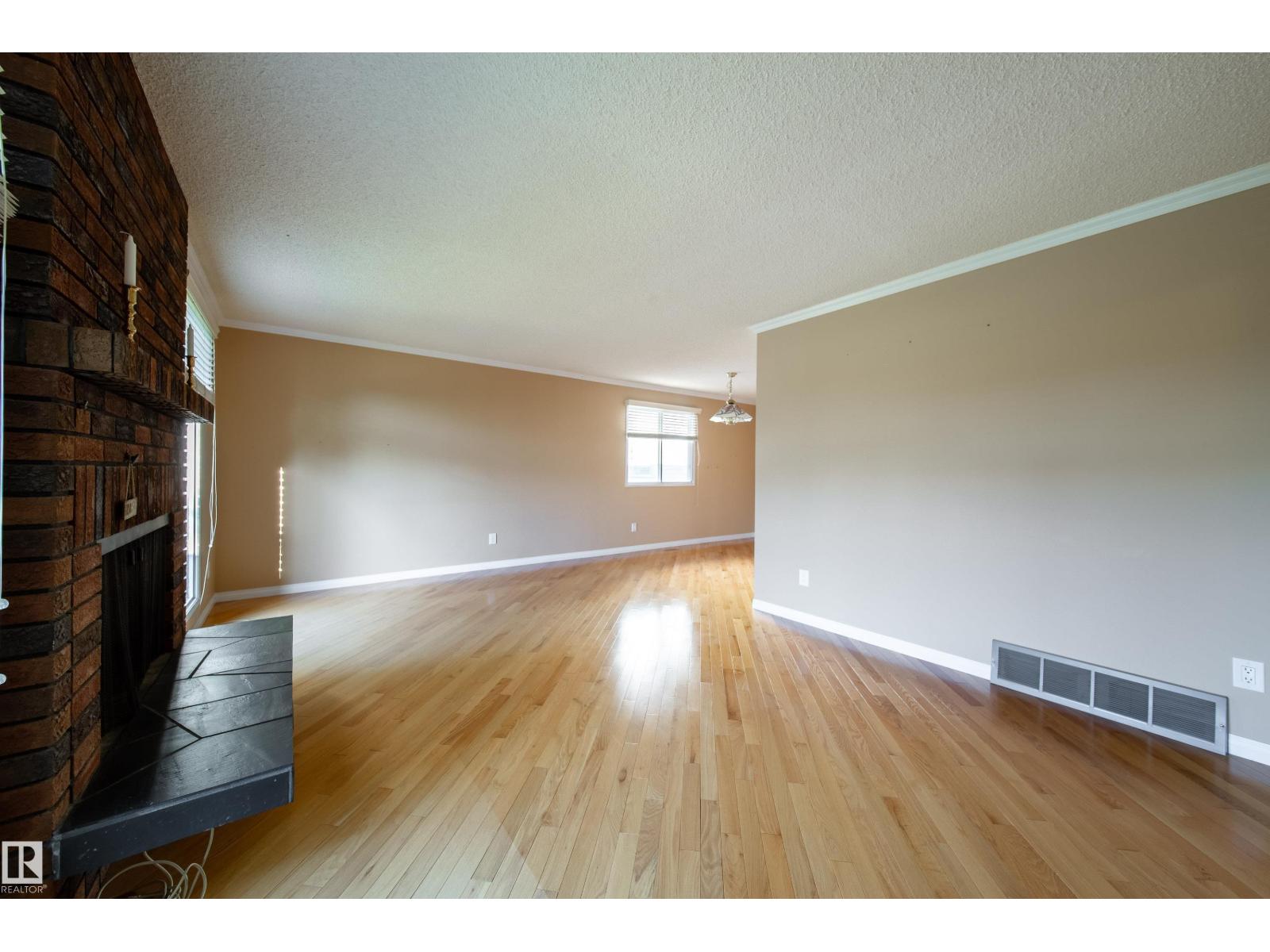 10438 32A AV NW - 7