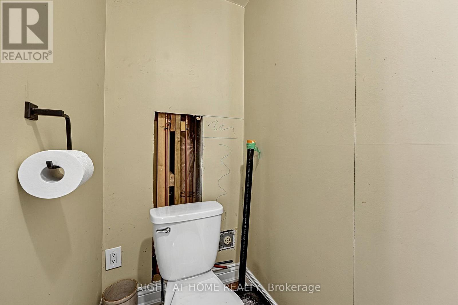 346 BAY STREET - 10
