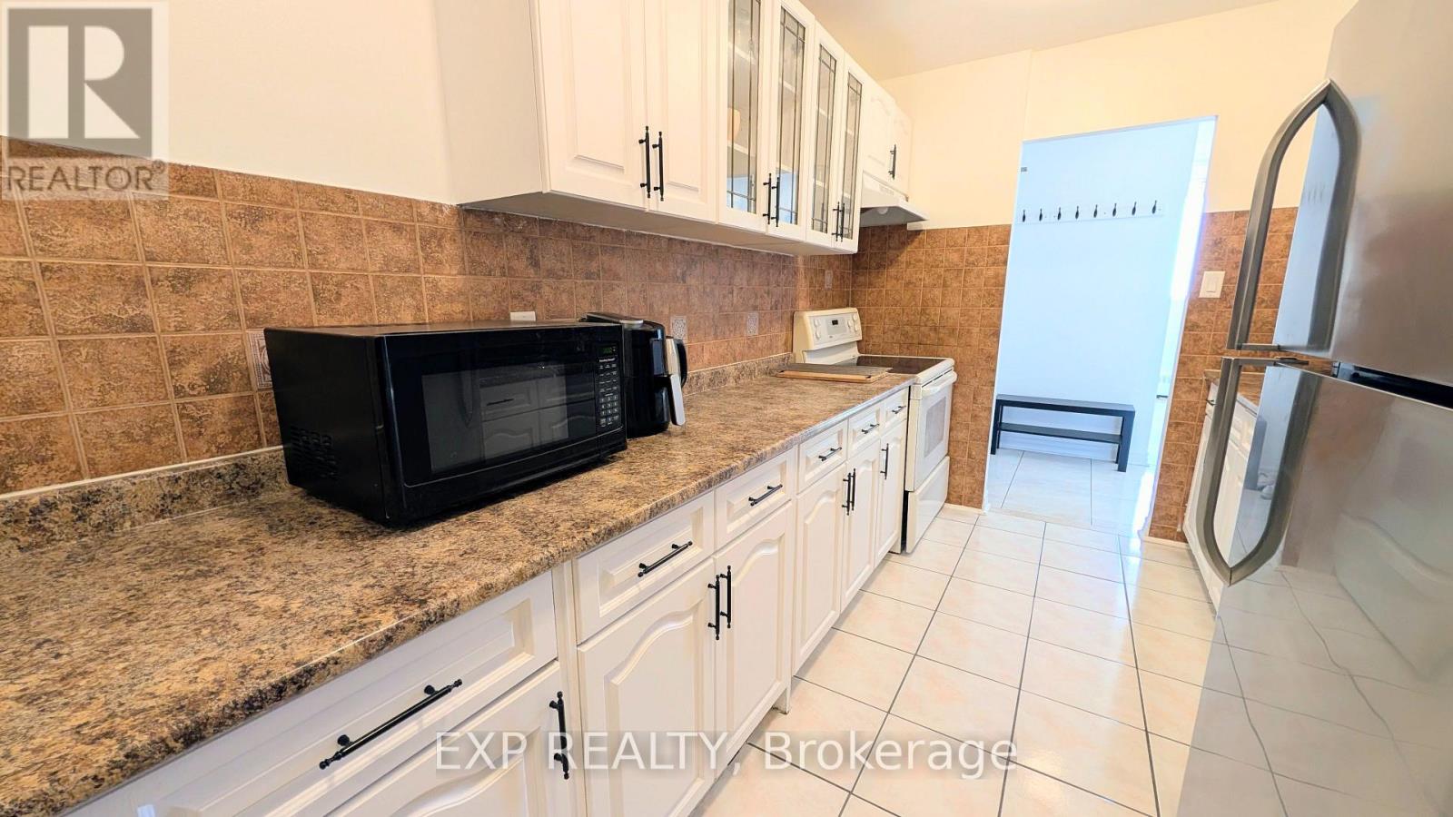 #1813 320 DIXON ROAD - 11