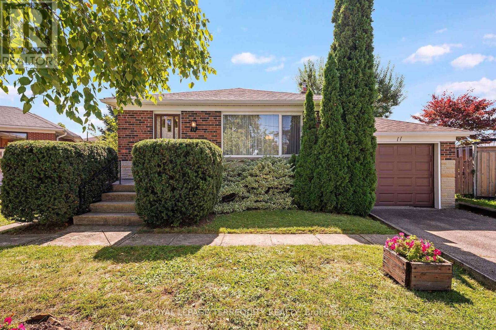 Photo of 11 PICTON CRESCENT