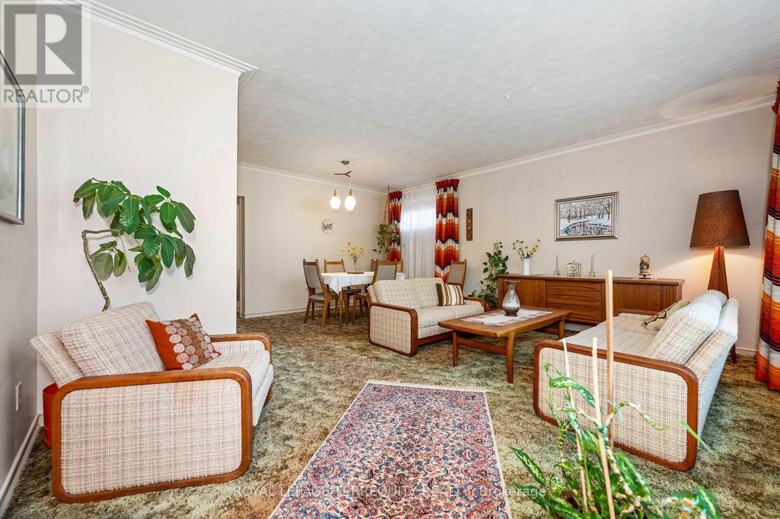 11 PICTON CRESCENT - 2
