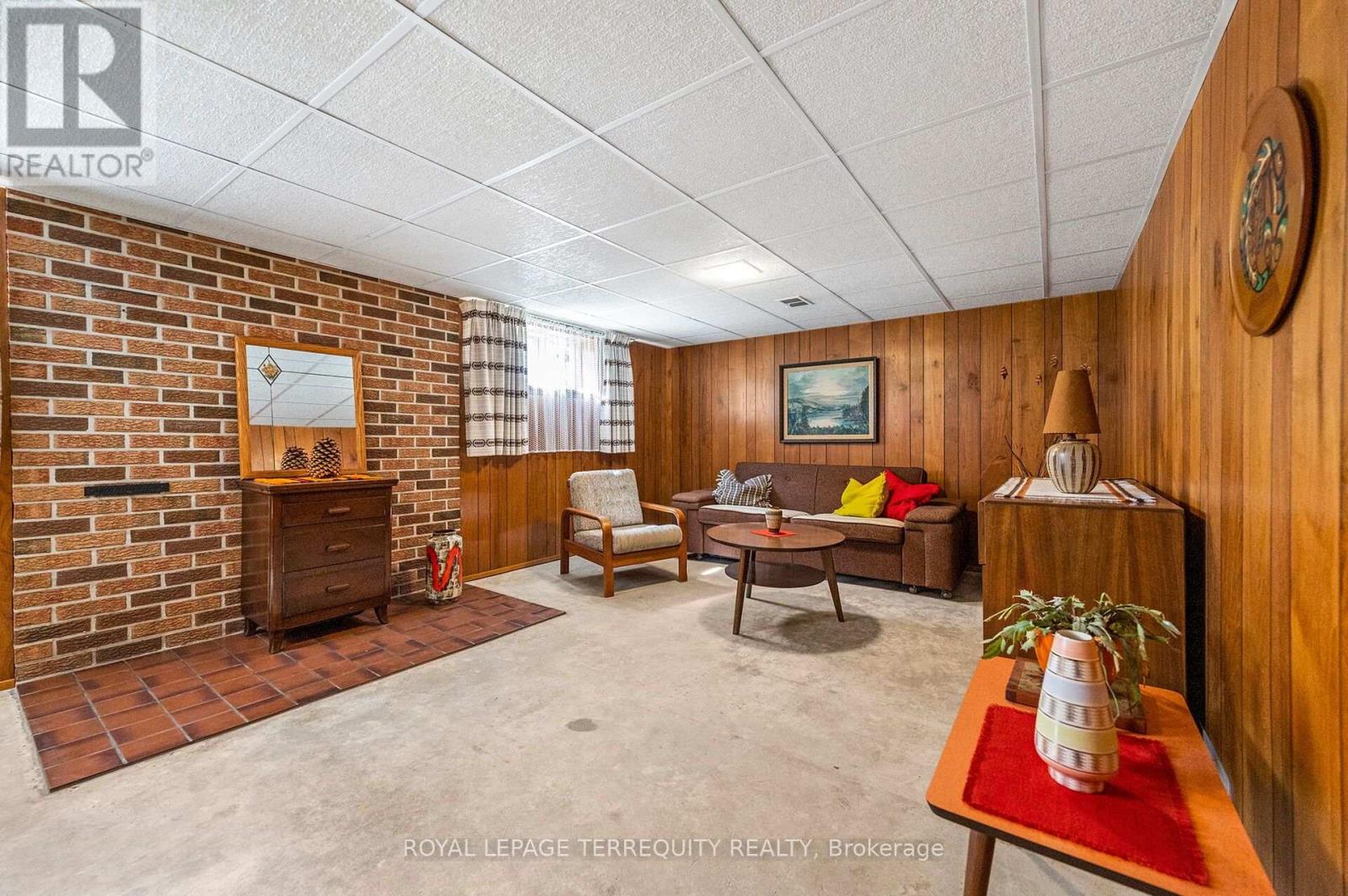11 PICTON CRESCENT - Image 26