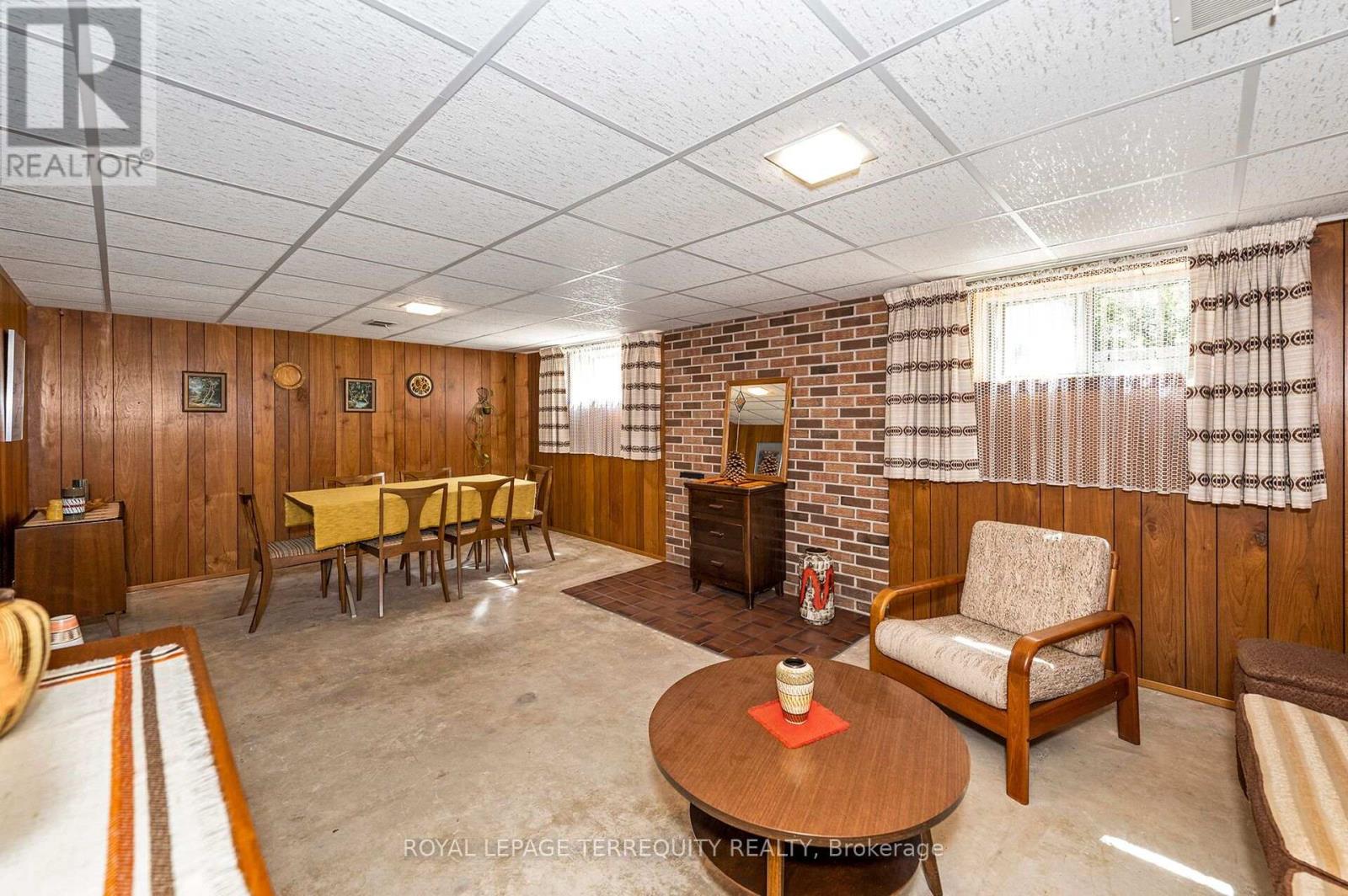 11 PICTON CRESCENT - 29