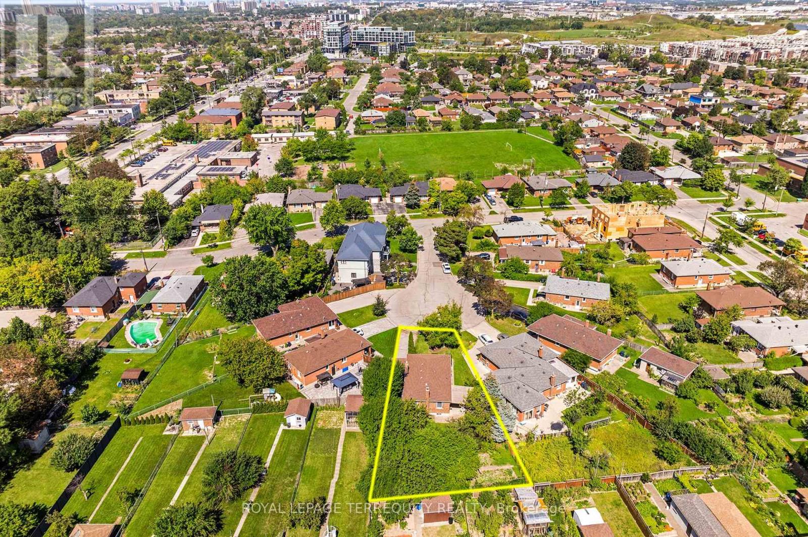 11 PICTON CRESCENT - 40