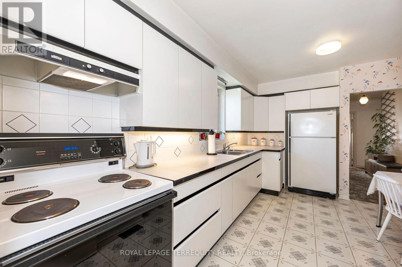 11 PICTON CRESCENT - 7