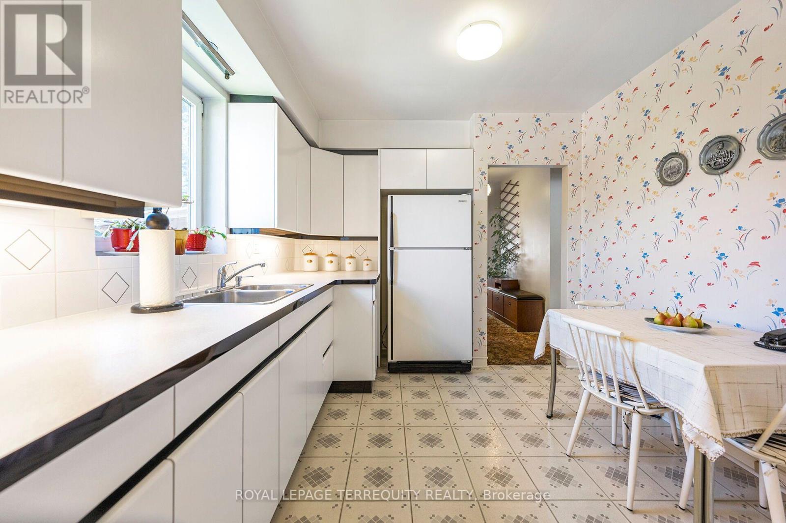 11 PICTON CRESCENT - 8