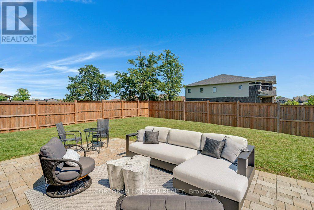 211 AMBROUS CRESCENT - 44