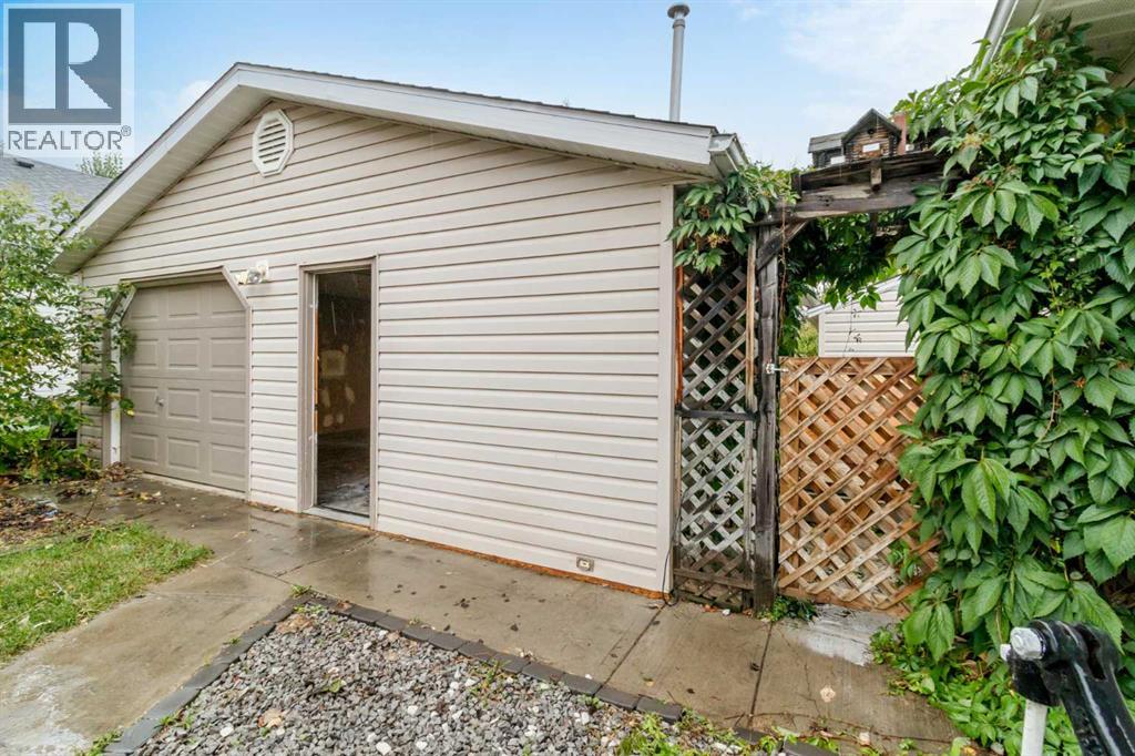 Listing photo – 49 Cambridge Way, Carbon