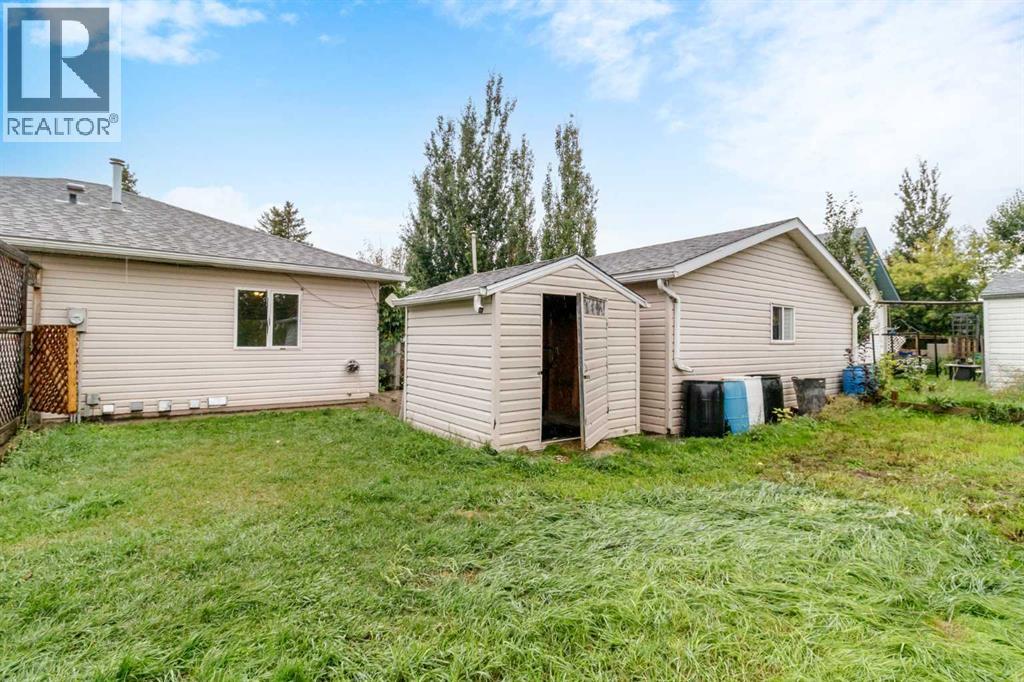 Listing photo – 49 Cambridge Way, Carbon