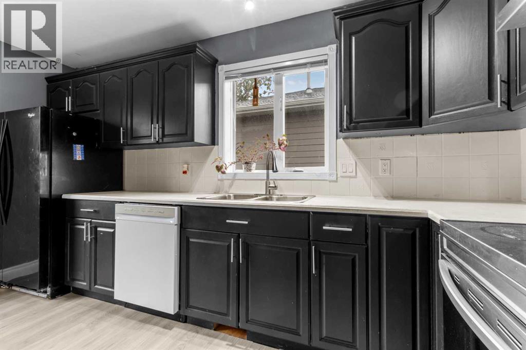 Listing photo – 49 Cambridge Way, Carbon