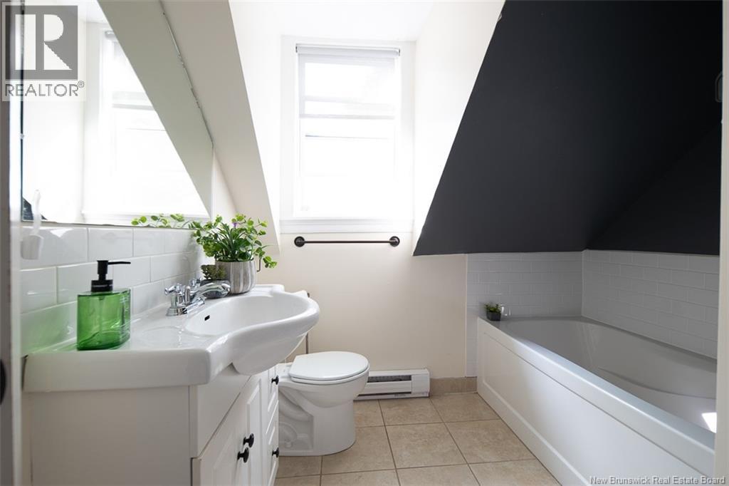 576 Charlotte Street - Image 24
