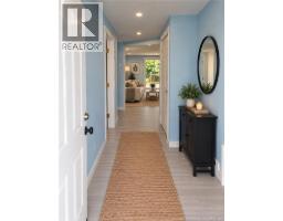 9 Clinton, photo 3
