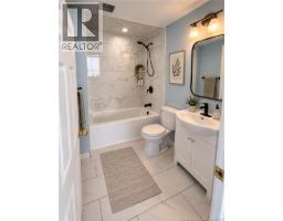 9 Clinton, photo 6