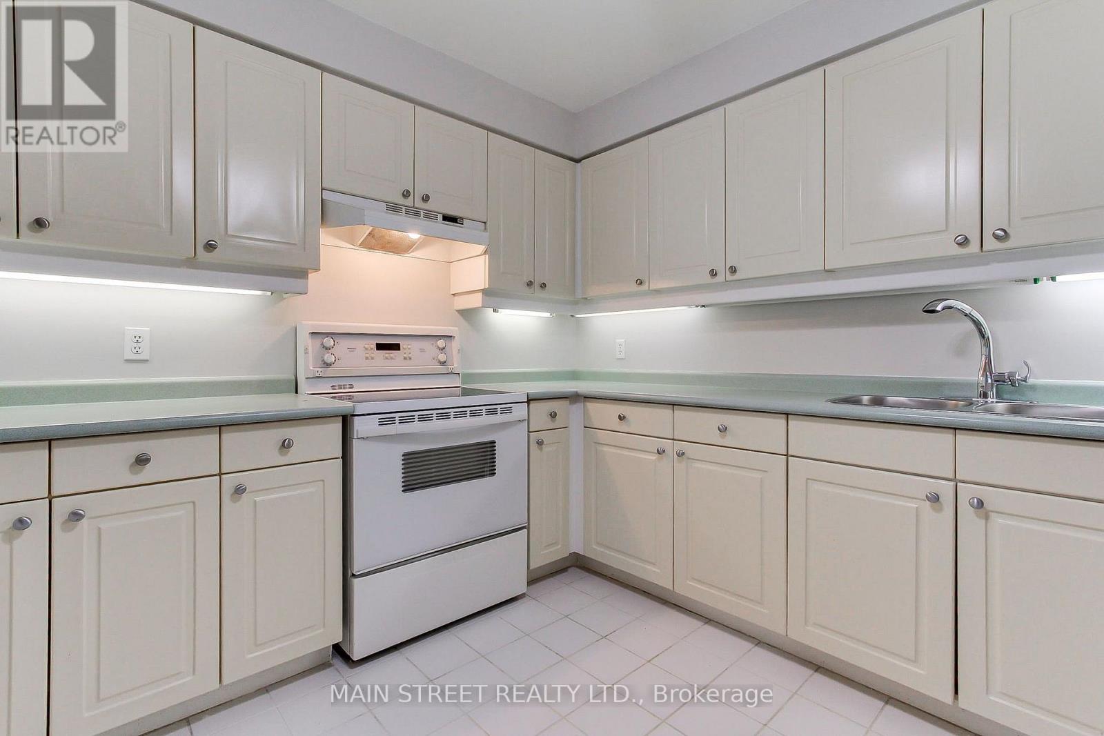 #306 85 WELLINGTON STREET W - Image 10